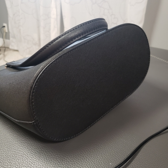 Authentic Guess Shoulder Bag - Picture 8 of 8